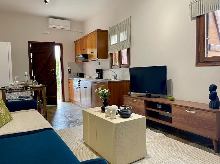 Almond Home Livadia  المظهر الخارجي الصورة